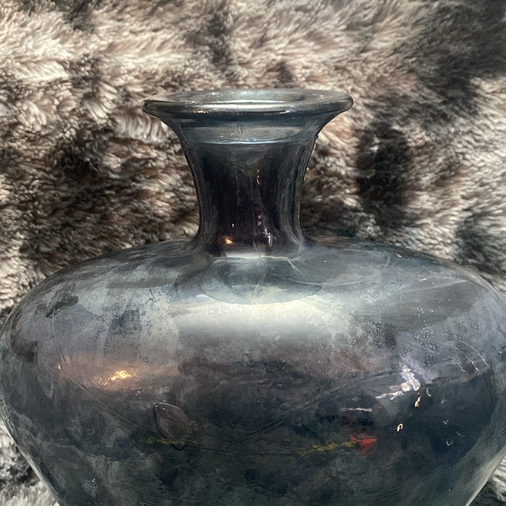 Heavy Heart Shaped Vase - Picture 14 of 16
